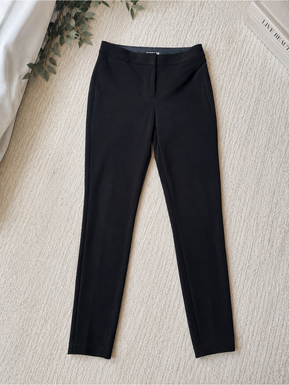 Women’s Express black straight-leg pants